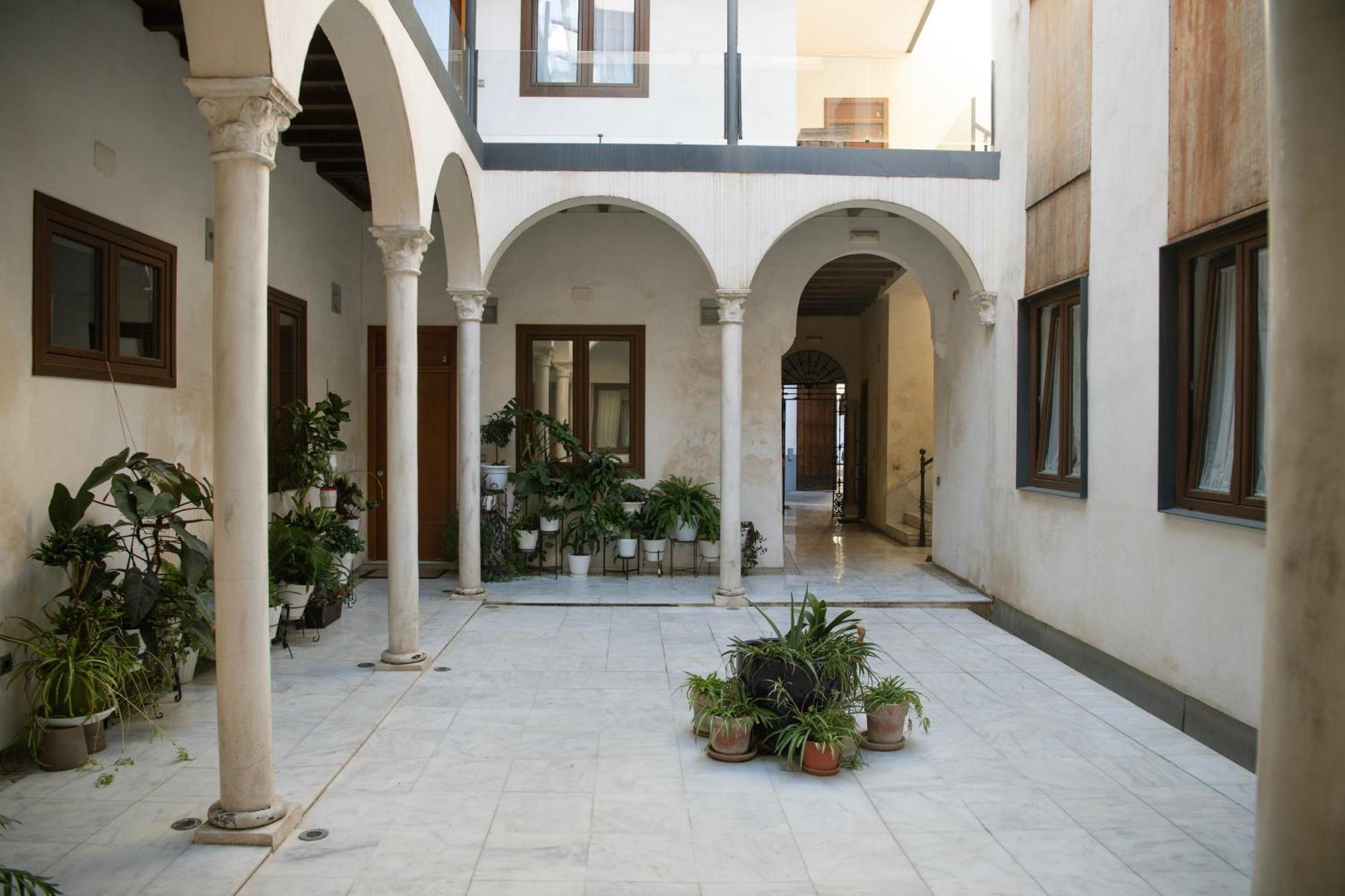 Casa Palacio Bustos Tavera Sevilha Exterior foto