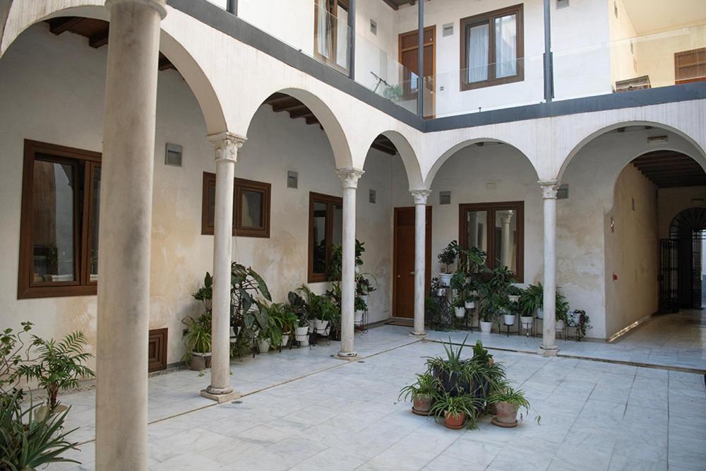 Casa Palacio Bustos Tavera Sevilha Exterior foto