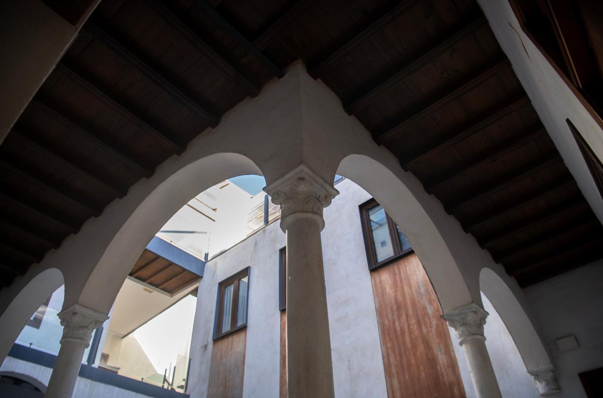 Casa Palacio Bustos Tavera Sevilha Exterior foto